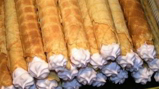 Вафельные трубочки с кремом