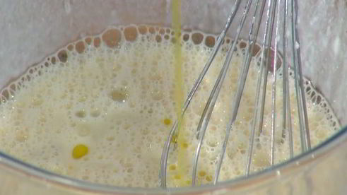 вафли с помидорами, яйцом и грудинкой