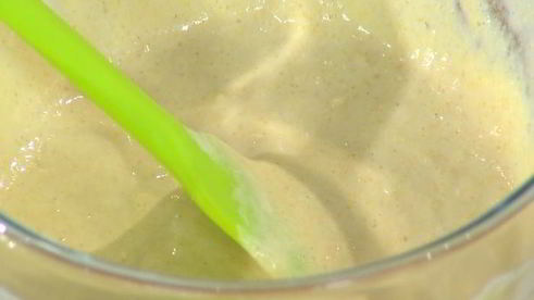 вафли с помидорами, яйцом и грудинкой