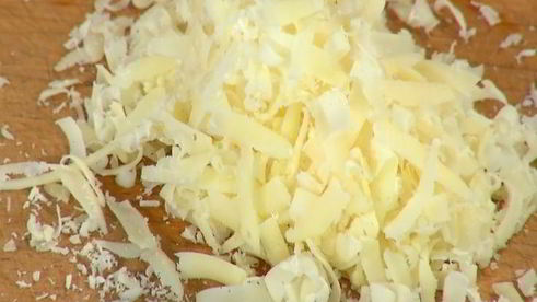 вафли с помидорами, яйцом и грудинкой