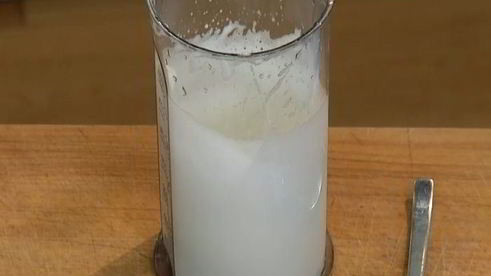 вафли с помидорами, яйцом и грудинкой