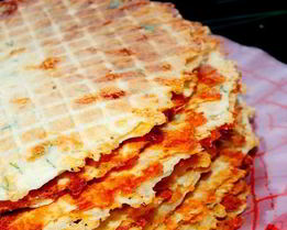 Вафли с зеленым луком и сыром