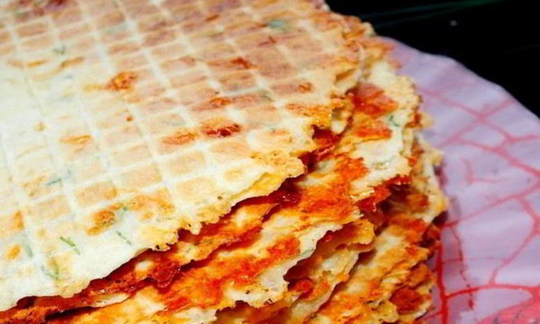 Рецепт вафель с зеленым луком и сыром