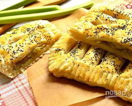 Выпечка с ревенем из слоеного теста