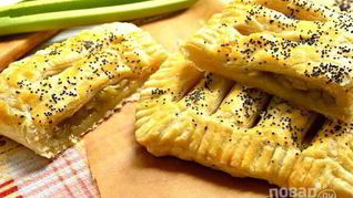 Выпечка с ревенем из слоеного теста