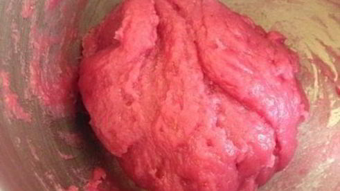 клубничные профитроли с творожно-базиликовым кремом