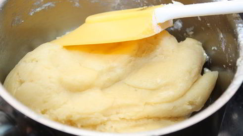 круглые эклеры с заварным кремом