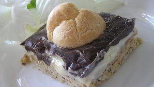 Ореховые пирожные с профитролями