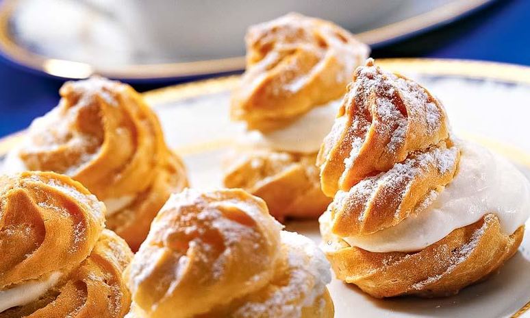 Рецепт профитролей с апельсиновыма желе и взбитыми сливками