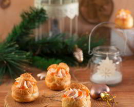 Профитроли с пармезаном и муссом из форели