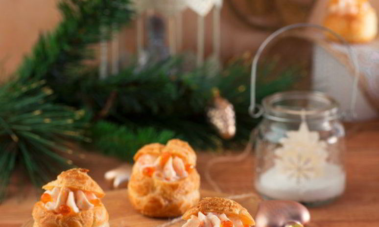 Рецепт профитролей с пармезаном и муссом из форели