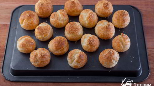 профитроли с пармезаном и муссом из форели