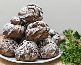 Шоколадные профитроли с кремом