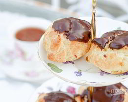 Эклер с заварным кремом