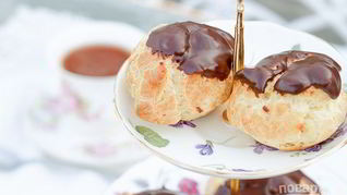 Эклер с заварным кремом