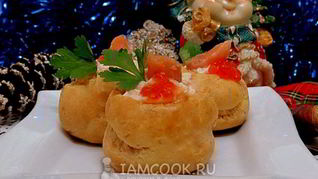 Закусочные профитроли с лососем
