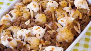 Пряная запеканка из фарша и цветной капусты