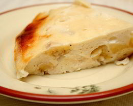 Творожная запеканка без муки с бананом и яблоком