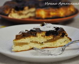 Творожная запеканка с яблочной прослойкой и черносливом