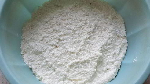 творожная запеканка с яблочной прослойкой и черносливом