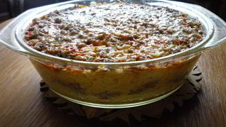 Запеканка с ароматным мясом и паутинкой