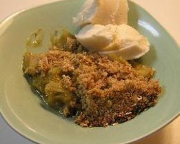 Запеканка с ревенем и яблоком