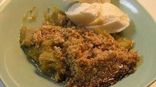 Запеканка с ревенем и яблоком