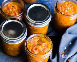 Аджика из помидоров, перца и яблок на зиму