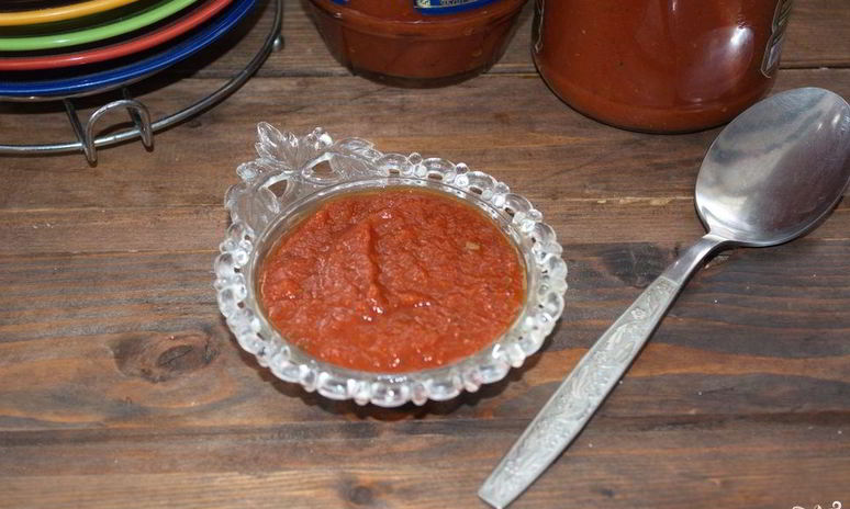 Рецепт аджики из яблок и томата на зиму