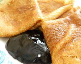 Блинчики Солнечные с черничным джемом