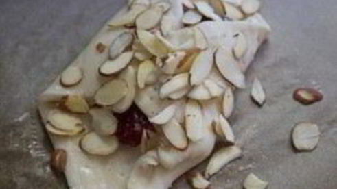 датские булочки с марципаном и джемом