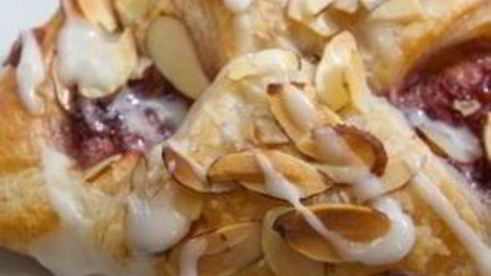 датские булочки с марципаном и джемом