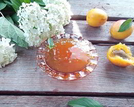 Джем из абрикосов, персиков и базилика