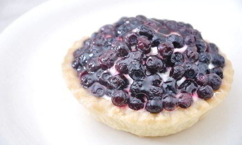 Рецепт лимонных корзиночек с черникой и смородиновым джемом