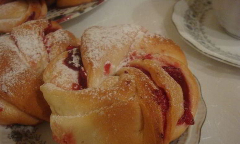 Рецепт постных булочек с клюквенным джемом