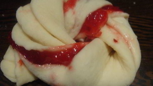 постные булочки с клюквенным джемом