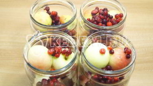 компот из брусники с яблоками