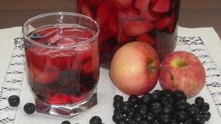 Компот из черноплодки с яблоками на зиму