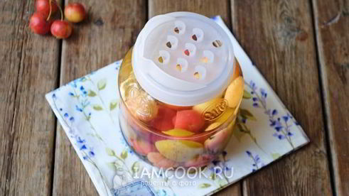 компот из ранеток и слив на зиму