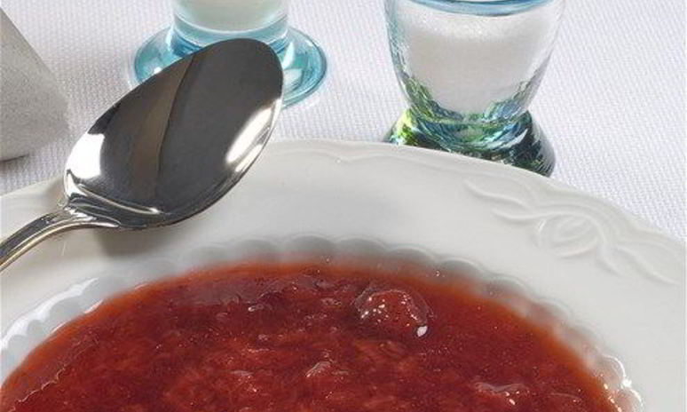 Рецепт компота из ревеня и клубники со свежей мятой