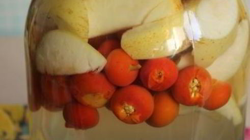 компот из шиповника и яблок на зиму