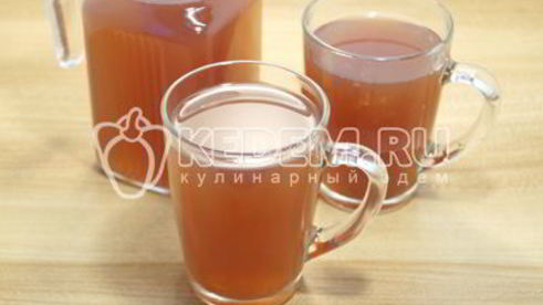 компот из сушеных яблок с ягодами