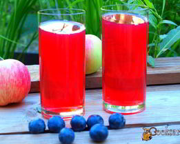 Компот из терна, яблок и ежевики с мятой и лимоном