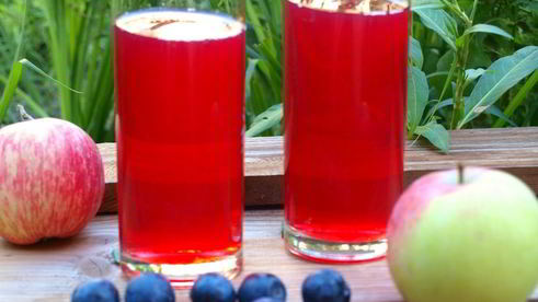 компот из терна, яблок и ежевики с мятой и лимоном