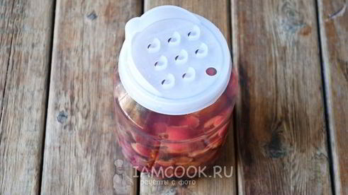 компот из вишни и крыжовника