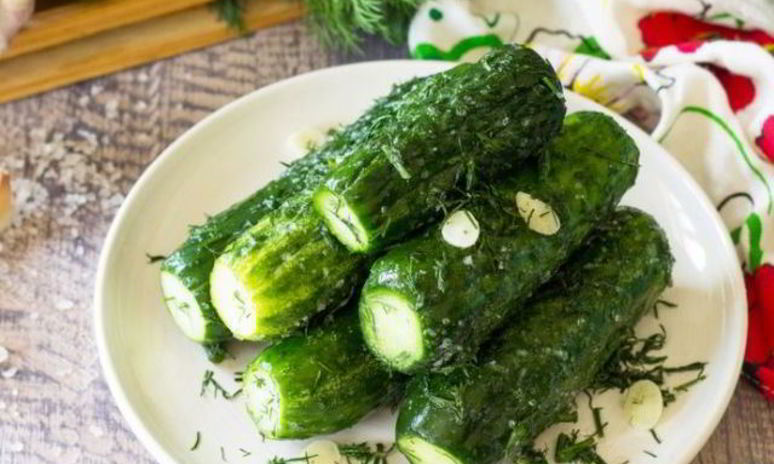 Рецепт быстрых маринованных огурцов без закатки