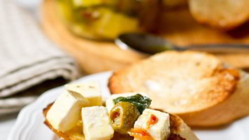 маринованная фета с оливками
