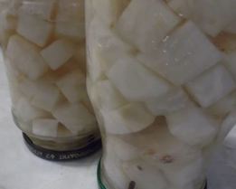 Маринованный корень сельдерея