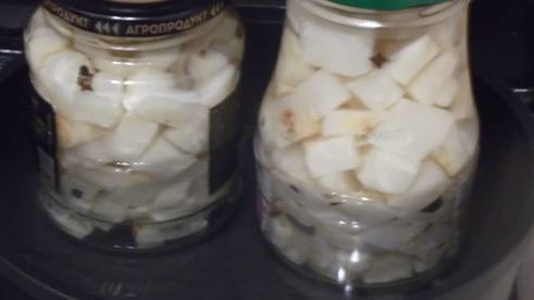 маринованный корень сельдерея