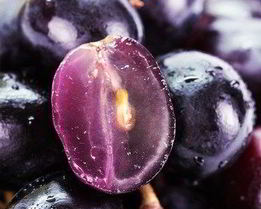 Маринованный виноград с корицей и черным перцем